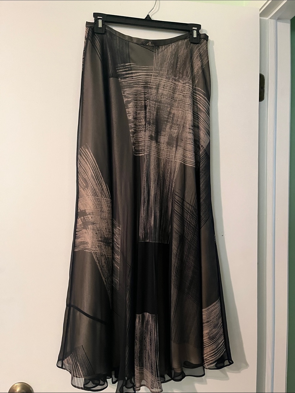 DANA BUCHMAN Black and Taupe Abstract Print Full Maxi Skirt sz 8